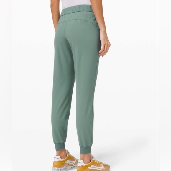 Lululemon On The Fly Jogger *Luxtreme - Picture 2 of 9